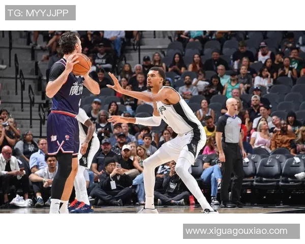 2014年NBA总决赛热火与马刺的巅峰对决回顾与精彩瞬间解析 2014年NBA总决赛热火与马刺的巅峰对决回顾与精彩瞬间解析